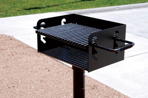 LG Amenities Park Grill 360 Degree Swivel with Adjustable Shelf