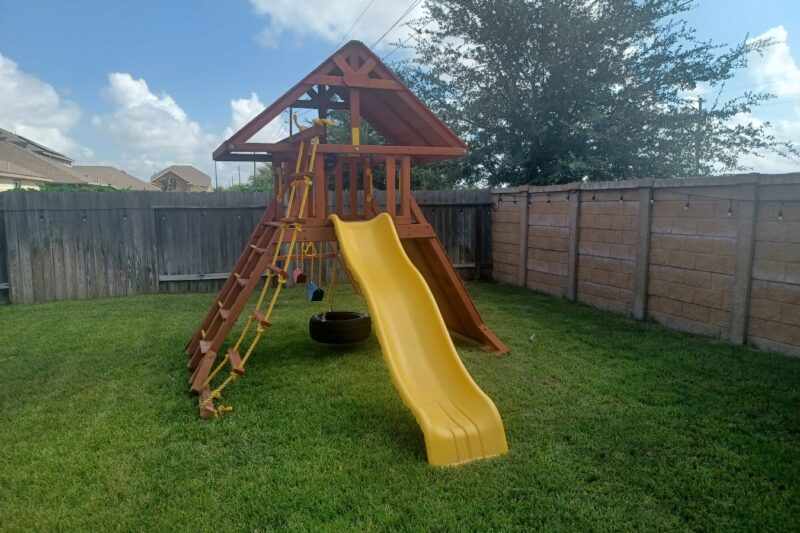 Toucan Playcenter w/Wood Roof | Tree Frogs Showrooms