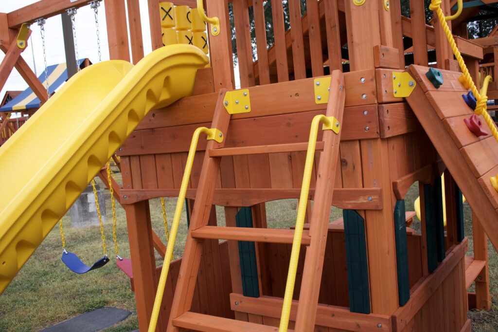 Gallery Detail: Parrot Island Fort W Treehouse Panels
