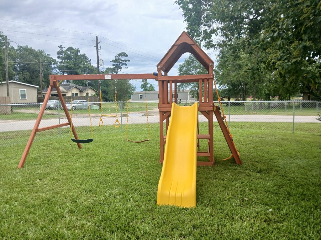 New Caney TX 1 Tree Frogs Swing Sets Install